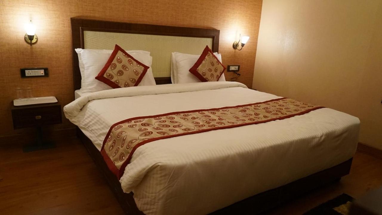 Hotel Sukh Mehal Jalandhar Buitenkant foto